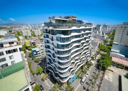 Khách sạn Golden Lotus Grand - Panoramic Rooftop Bar & Daily Afternoon Tea