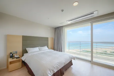 Sol Beach Samcheok Отели рядом с достопримечательностью «Cave Mystery Hall»