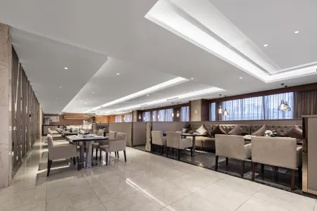 Wuhan Huihao Hotel (Jianghan Road Pedestrian Street) Отели рядом с достопримечательностью «Yangsigang Yangtze River Bridge»