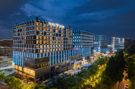 Vance Hotel (East Railway Station Airport Road Branch) Отели рядом с достопримечательностью «Caozhuang Park»