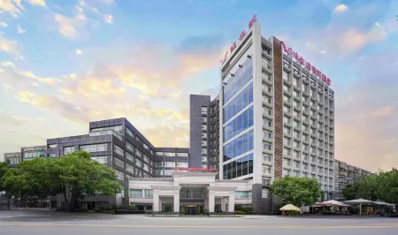 Vienna Classic Hotel (Jingzhou) Отели в г. Цзинчжоу-Мяо-Дунский автономный уезд