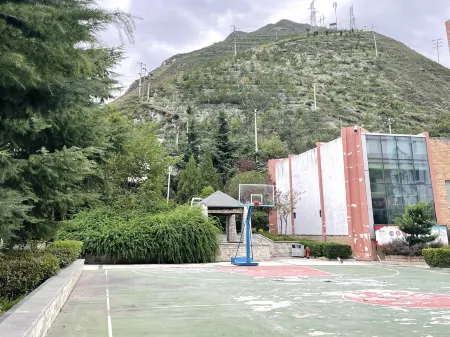 Slang Language Homestay (Aba Open University Branch) Отели рядом с достопримечательностью «Wenchuan Museum»