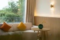 Taicang Qishierjia Village Yuanshe Yuejiang Private Hot Spring Homestay - balcony