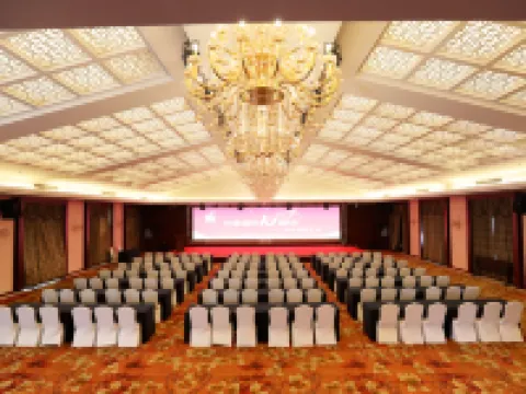 河北省白鹿温泉ホテル 平山のホテル