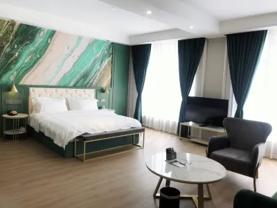 Qujing Blue Sea Light Luxury Hotel