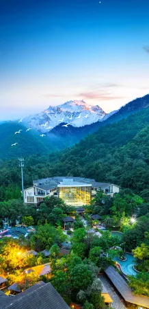 Lutang Hot Spring Resort Отели рядом с достопримечательностью «Mianzhu Central Square»