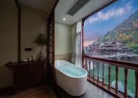 Yu Jiangyue · Natural Aesthetics Designer's View of Tuojiang River Scenery - Holiday Villa Hotel in zona Phoenix Ancient Town