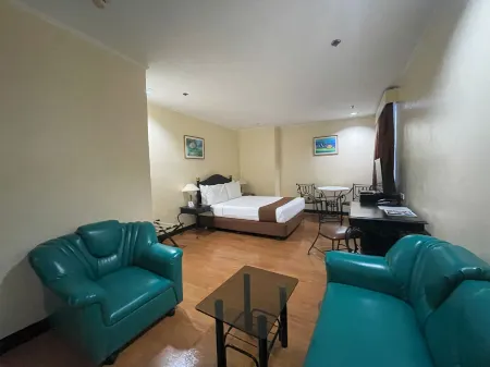 Golden Peak Hotel & Suites powered by Cocotel