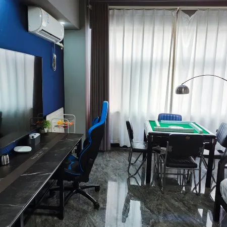 Luoyang iw E-sports Hotel (Baolong Plaza Branch)