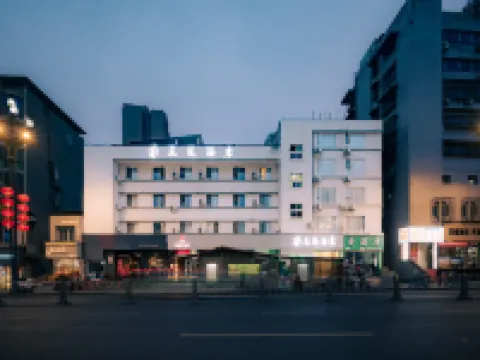 Leman Hotel (Leshan Zhanggong Bridge Gourmet Street) Hotels in Leshan