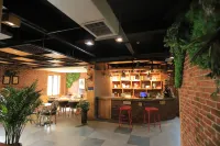 Lvxingji Light Luxury Hotel - Inns