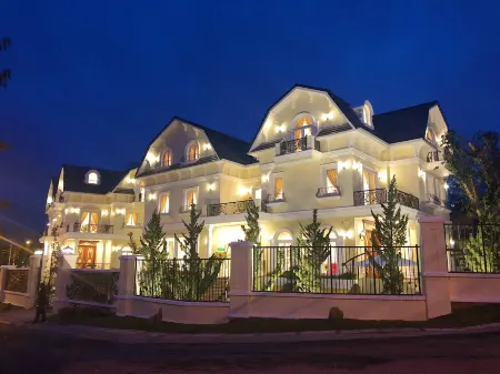 Da Tuong Luxury Villa Hotel Отели рядом с достопримечательностью «Озеро Сюан Хуан»