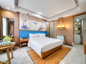 Yilong Anyun Hotel (Shanghai Lujiazui Minsheng Road Subway Station)
