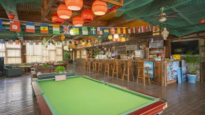 Yihaoyuan Holiday Guest Hotel Отели рядом с достопримечательностью «9 человек»