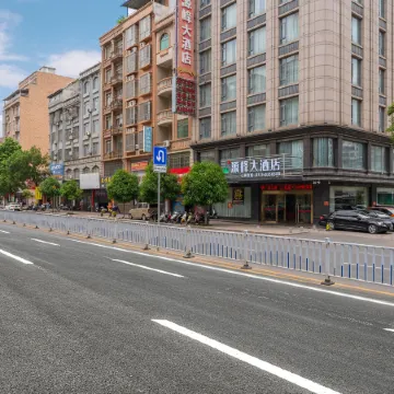 Cenxi Yuanfeng Hotel (Tanhua Bus Station)