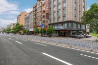 Cenxi Yuanfeng Hotel (Tanhua Bus Station)