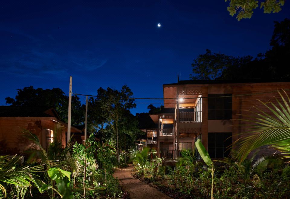 더 보트하우스 풀라우 티오만