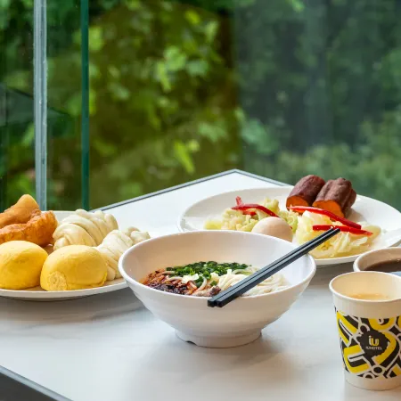 IU Hotel (Panzhou Donghu Park Aoyuan Plaza Branch)