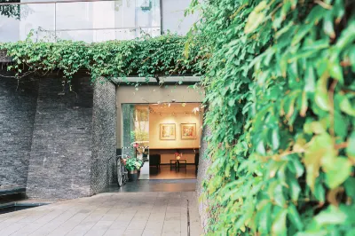 西昌術下度假酒店（邛海濕地公園月色風情小鎮店） 鄰近國立西康技藝專科學校遺址的酒店