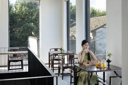 Huanxisu Luxury Garden Resort Hotel (Nanxun Ancient Town Branch) Отели рядом с достопримечательностью «Zhejiang University of Water Conservancy Hydropower (Nanzhang Campus)»