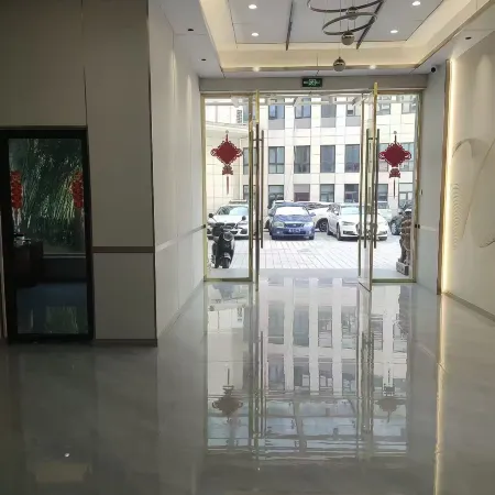 Deqing Hongyun Business Hotel (West Railway Station)