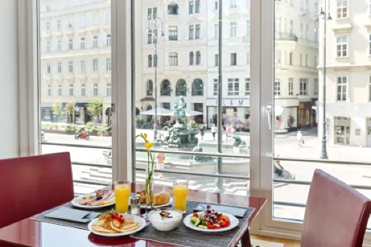 Austria Trend Hotel Europa Wien Отели рядом с достопримечательностью «Церковь Святого Петра»