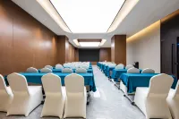 Molin Jinshang Hotel (Guanlanhu Shopping Park Branch, Zhenxiong County)