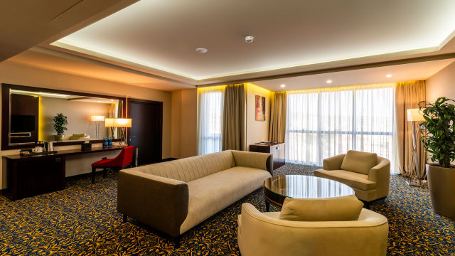 Ramada Hotel and Suites by Wyndham Yerevan Hotels in Eriwan