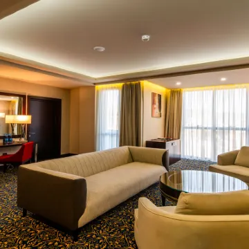 葉裡溫溫德姆華美達套房飯店 亞美尼亞歷史博物館附近的飯店