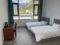 Mainling Yafeng Hotel