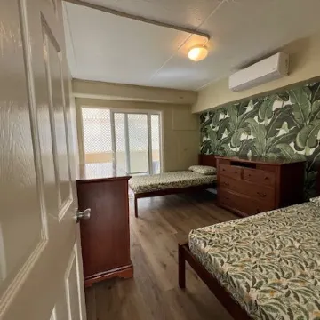 Waikiki Beachside Hostel