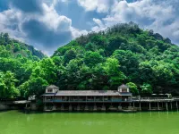 Residents' Hostel in Lake Jingshan, Xinchang Hotéis em Condado de Xinchang