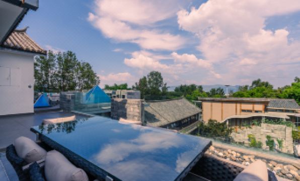 Xiyin Manjian Yinluxury Resort Hotel (Dali Ancient City South Gate City Building)