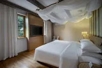Yanguan Chaoyuezhicheng Shuiyin Homestay Отели в г. Хайнинг