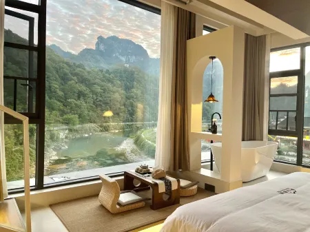 Panshan Xidu Scenic Hotel Отели рядом с достопримечательностью «Aizhai Wonders Tourist Area»