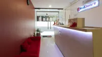 RedDoorz near Fernwoods Garden Quezon City - Kitchens