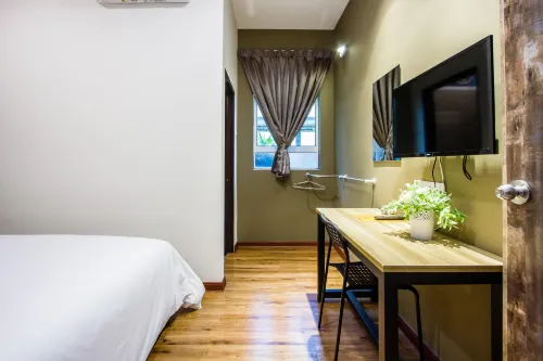 Surprised Homestay by uBook - Losmen