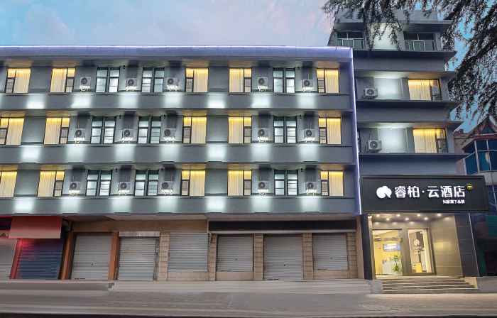Homeinn Ripple Hotel (Sanmenxia Mianchi Ten Thousand People Square County Government)