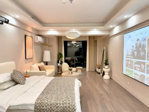 Shun Center Private Film Apartment Hotel (Wuling Square Branch)