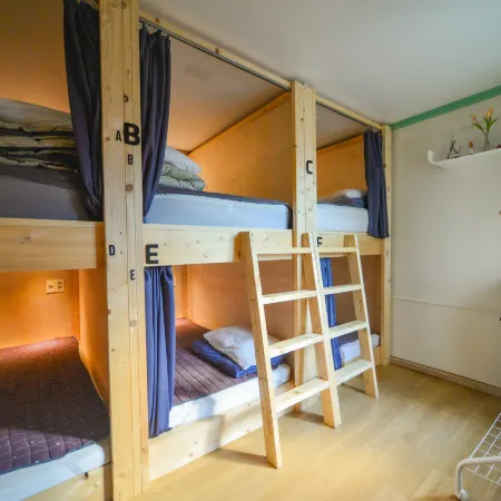 SeoulPapa GuestHouse - Shower&Sleep Отели рядом с достопримечательностью «Парк Кубка Мира»