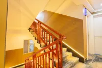 Faraway Home Smart Chinese Inn (Two Rivers And Four Lakes) - parking