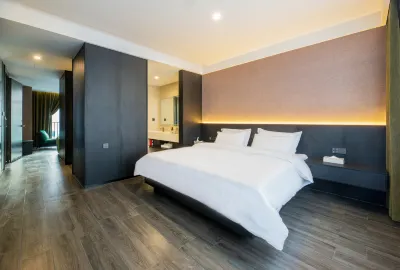 Yinlu Hotel Отели рядом с достопримечательностью «Музей геологии и минеральных ресурсов Синьцзяна»