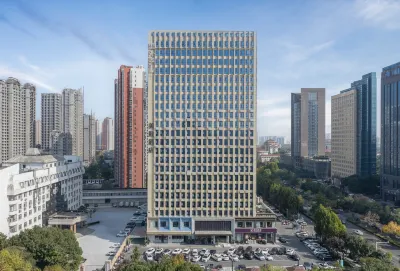 Licheng Hotel (Zhumadian Municipal Government Hualong International Branch)