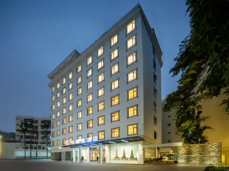 Qiyuli hotel（Haikou East railway station&modern women and children‘hospital） Отели рядом с достопримечательностью «Hainan Institute of Science & Technology»