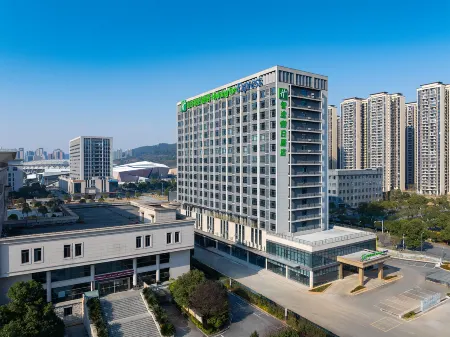 Holiday Inn Express Chenzhou Suxian by IHG Отели рядом с достопримечательностью «Wuling Square»