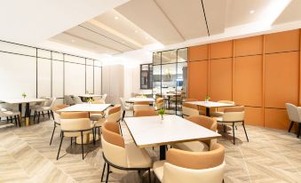 Homeinn Plus Hotel (Beijing New International Exhibition Center Capital Airport)