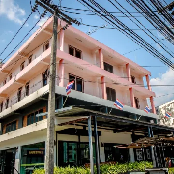 Lukmuang 2 Hotel Отели рядом с достопримечательностью «Пирс Тхадан»