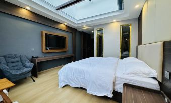 One Three Seven Land Hotel