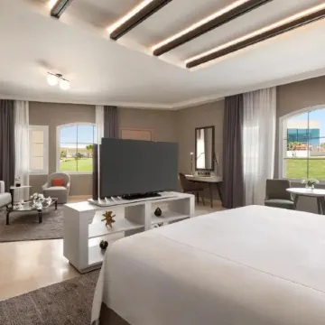 Pickalbatros Golf Luxury Suites - All Inclusive Отели рядом с достопримечательностью «Shark 's Bay Beach»