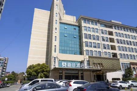 Kingtown Hotel (MixC Baimajing Road Metro Station Branch ) Отели рядом со станцией Yangcheng Lake Railway Station